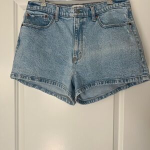 Abercrombie & Fitch Curve Love The Mom Short High Rise